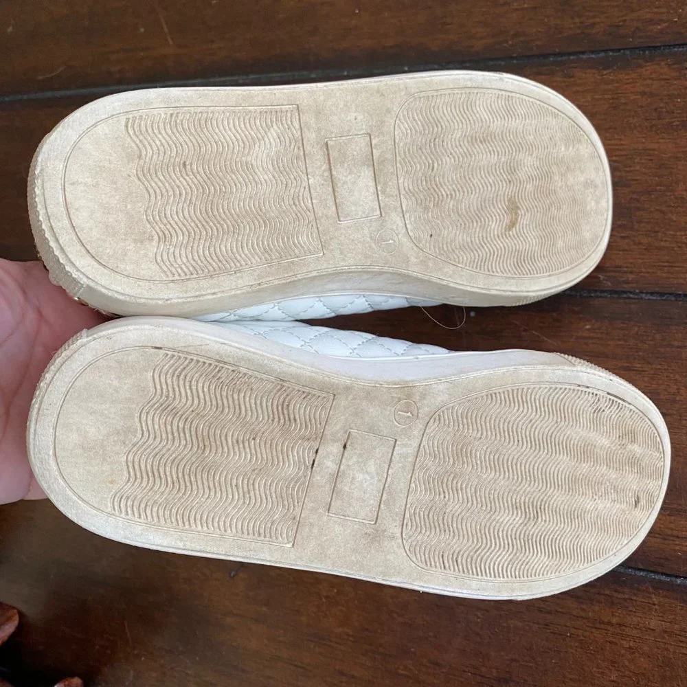 Kurt Geiger little‎ girls white sneakers shoes sz 1 quilted logo charm embossed
